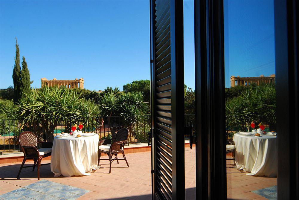 Villa Athena Resort أغريجنتو المطعم الصورة The terrace of the hotel