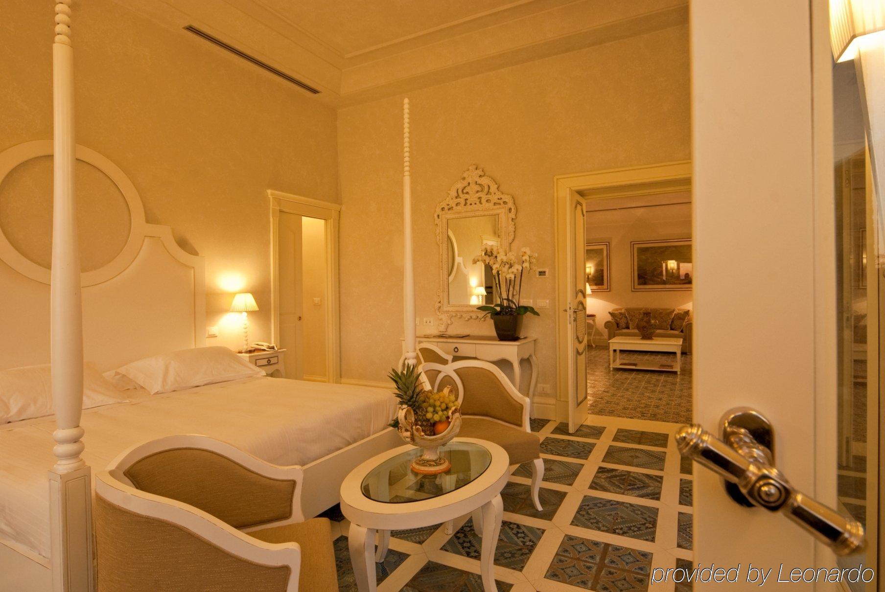 Villa Athena Resort أغريجنتو الغرفة الصورة A suite at the Taj Mahal Palace