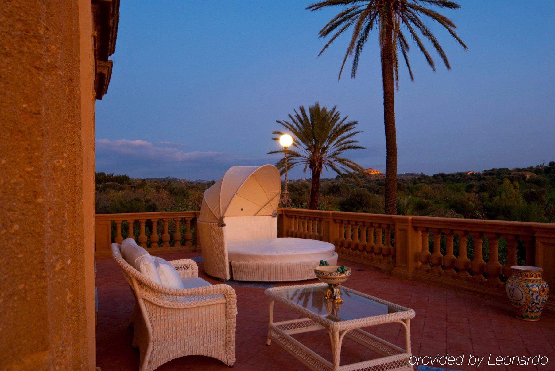 Villa Athena Resort أغريجنتو الغرفة الصورة Terrace at the hotel