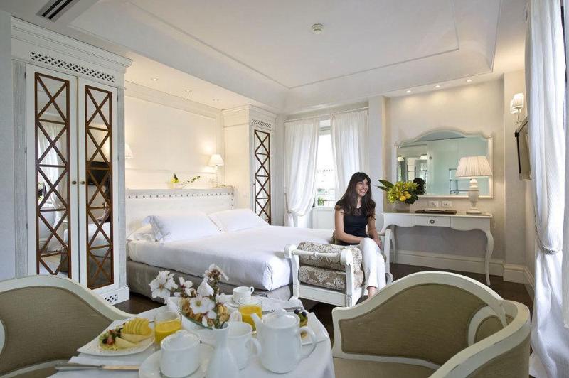 Villa Athena Resort أغريجنتو المظهر الخارجي الصورة A suite at the Mandarin Oriental, Bangkok